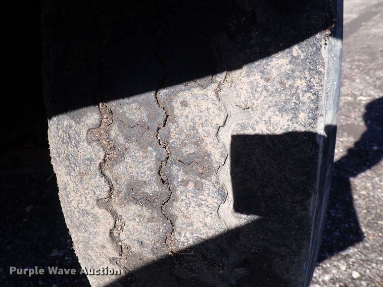 image for item DS7025 1999 International 4900  dump truck