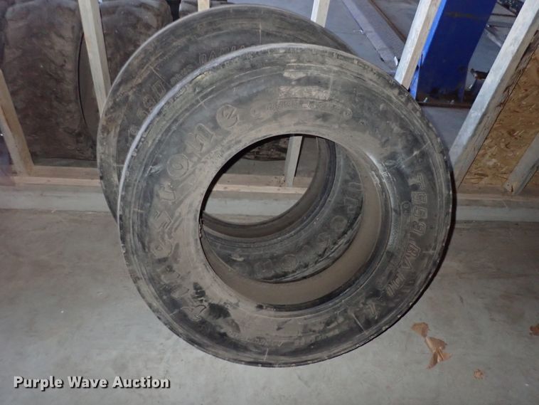 image for item DS7025 1999 International 4900  dump truck