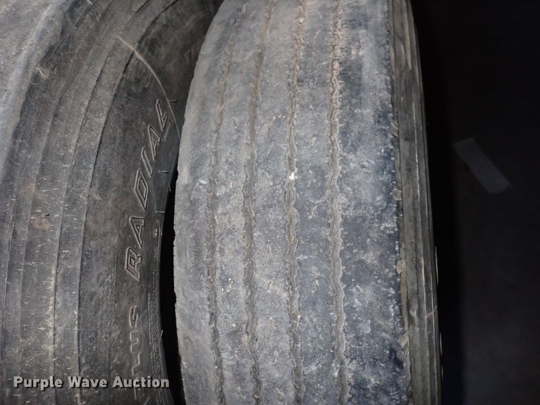 image for item DS7025 1999 International 4900  dump truck