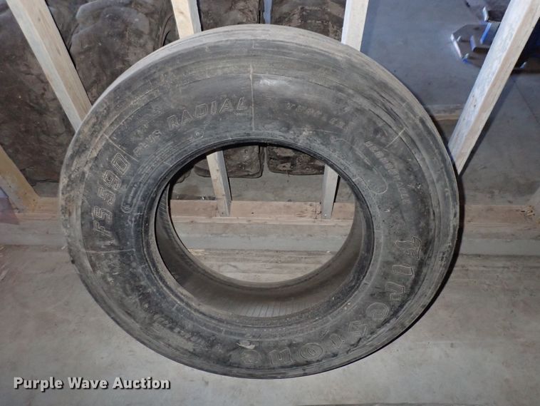 image for item DS7025 1999 International 4900  dump truck