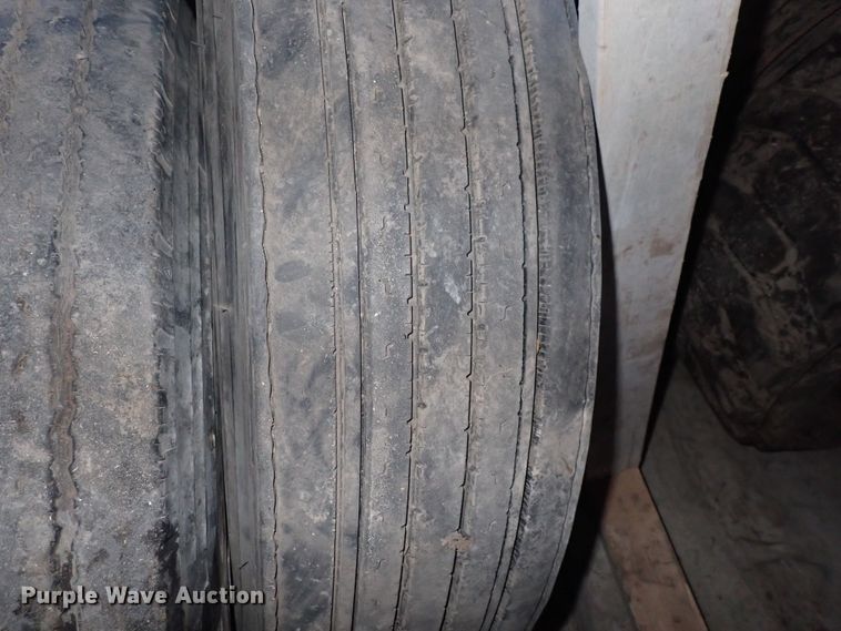 image for item DS7025 1999 International 4900  dump truck