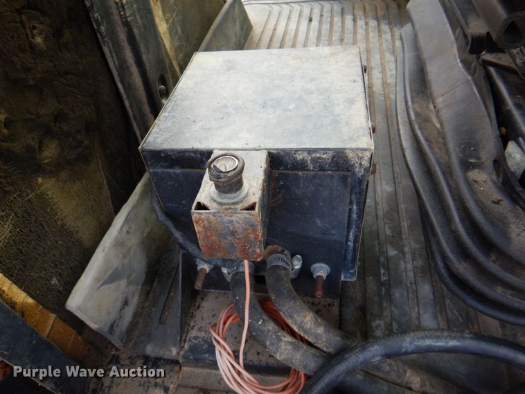 image for item HK9309 1993 Ford 555D  landscape tractor