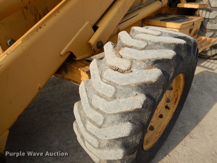 image for item HK9309 1993 Ford 555D  landscape tractor