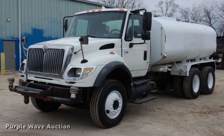 image for item IM9775 2006 International 7600  water truck