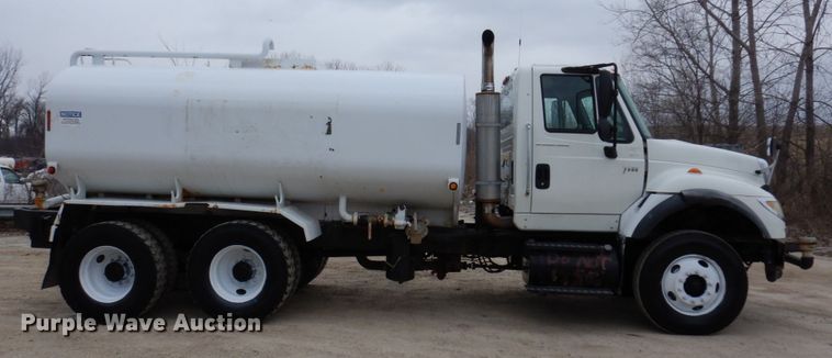 image for item IM9775 2006 International 7600  water truck