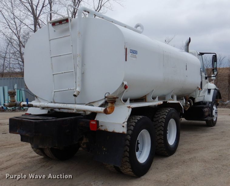 image for item IM9775 2006 International 7600  water truck