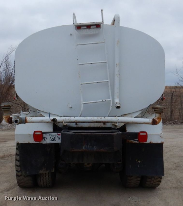 image for item IM9775 2006 International 7600  water truck