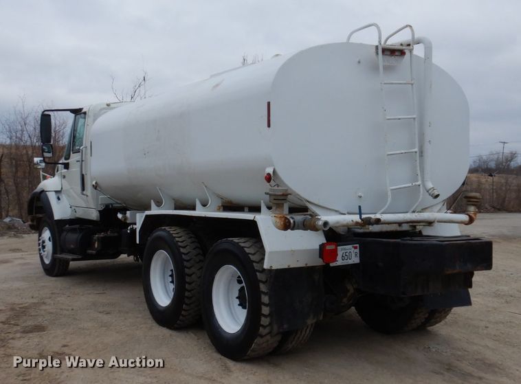 image for item IM9775 2006 International 7600  water truck