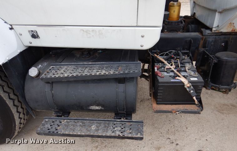 image for item IM9775 2006 International 7600  water truck