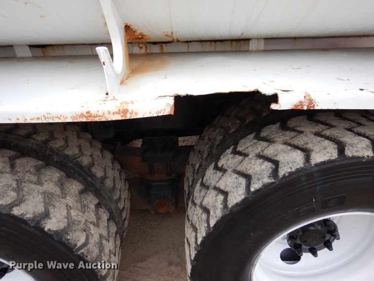 image for item IM9775 2006 International 7600  water truck