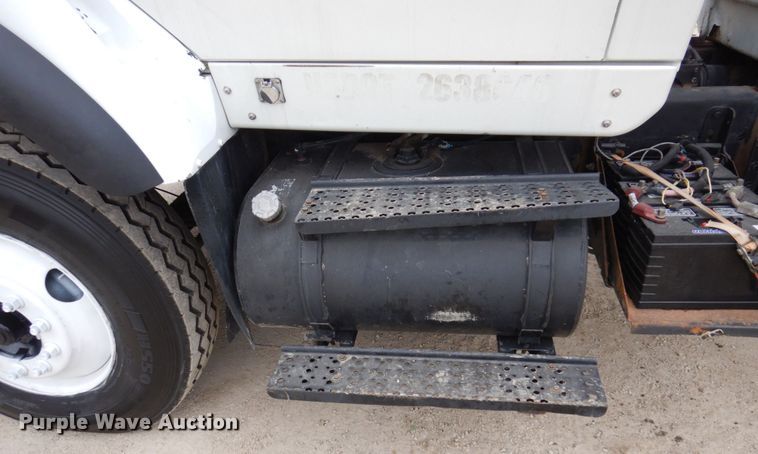 image for item IM9775 2006 International 7600  water truck