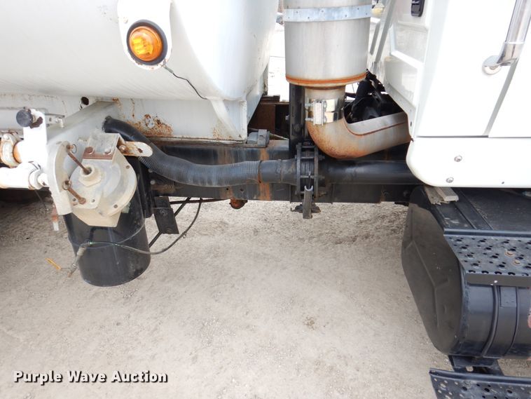 image for item IM9775 2006 International 7600  water truck