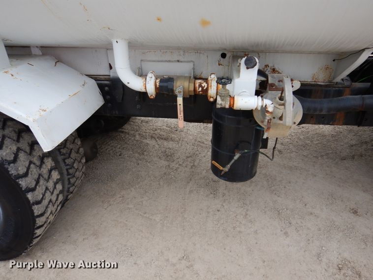 image for item IM9775 2006 International 7600  water truck