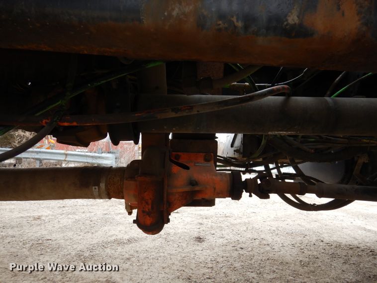 image for item IM9775 2006 International 7600  water truck