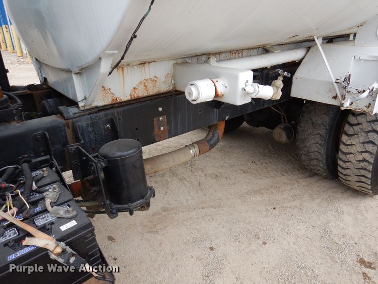 image for item IM9775 2006 International 7600  water truck