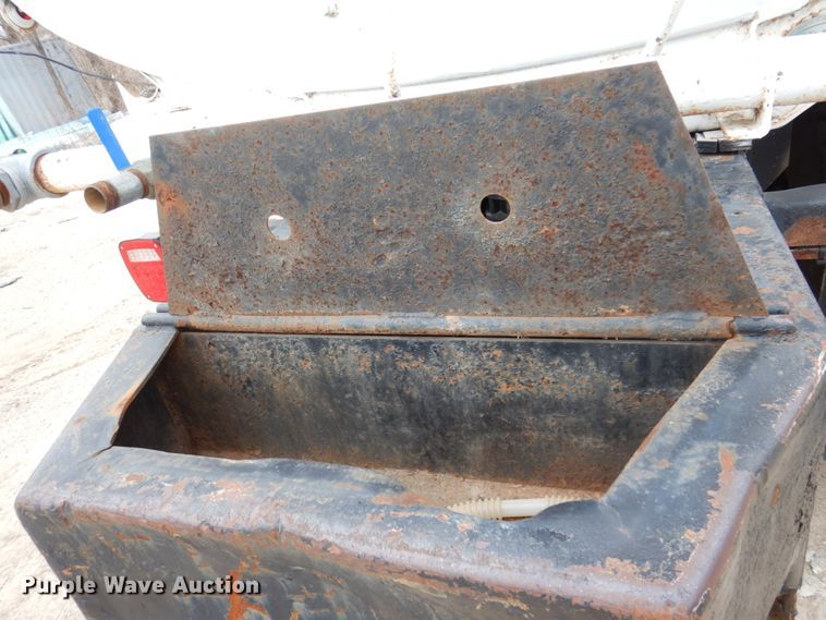 image for item IM9775 2006 International 7600  water truck