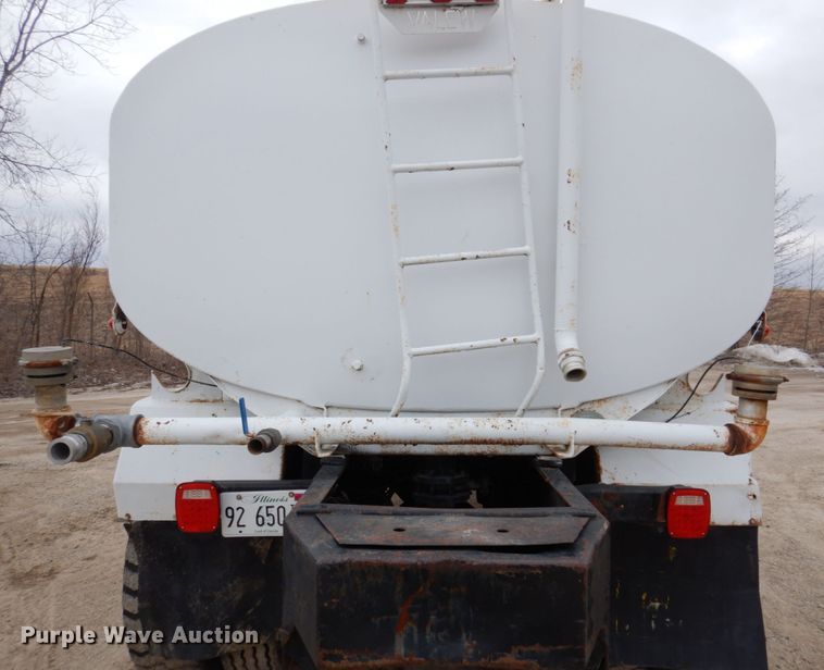 image for item IM9775 2006 International 7600  water truck