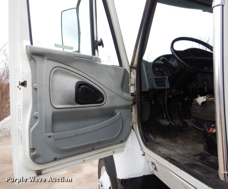 image for item IM9775 2006 International 7600  water truck