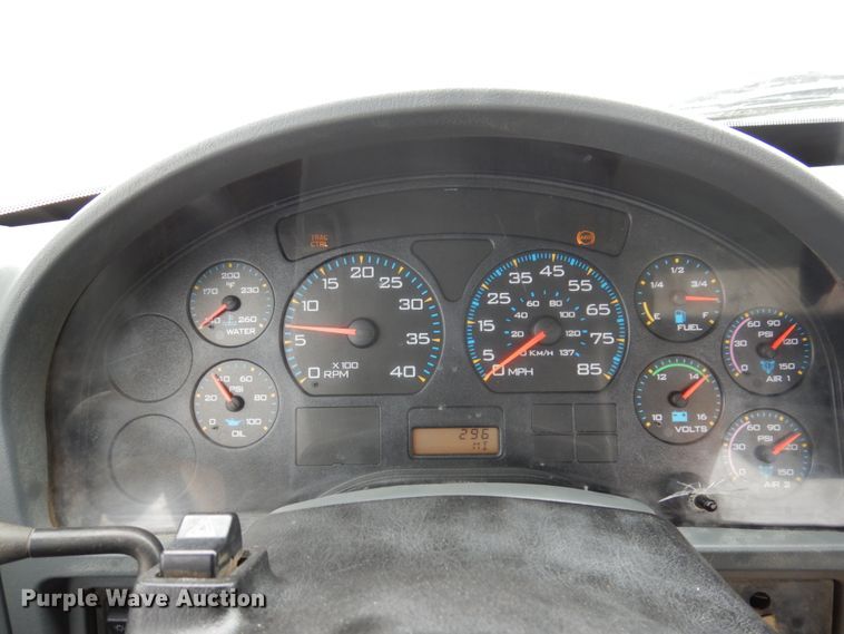 image for item IM9775 2006 International 7600  water truck