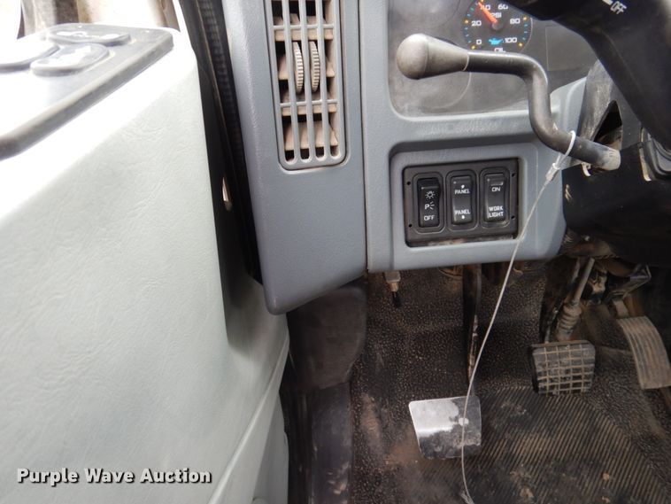 image for item IM9775 2006 International 7600  water truck