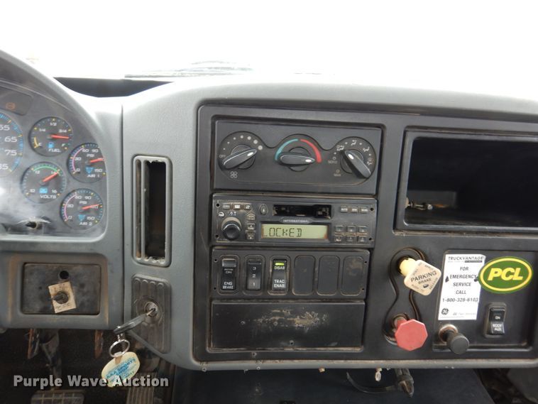 image for item IM9775 2006 International 7600  water truck