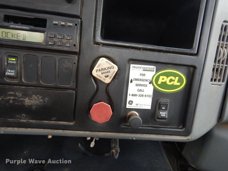 image for item IM9775 2006 International 7600  water truck