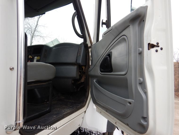 image for item IM9775 2006 International 7600  water truck