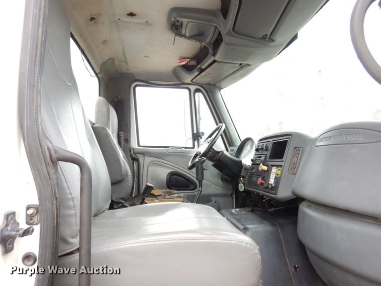 image for item IM9775 2006 International 7600  water truck