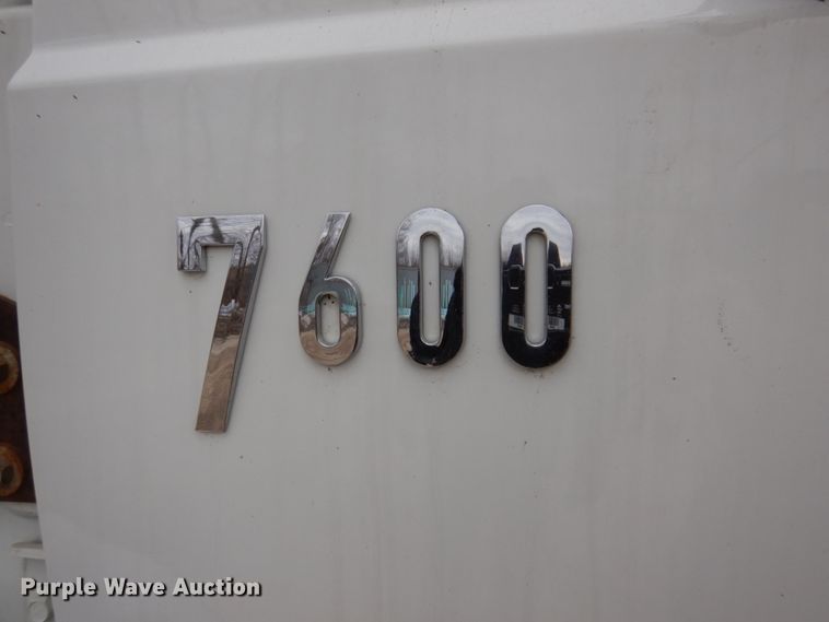 image for item IM9775 2006 International 7600  water truck