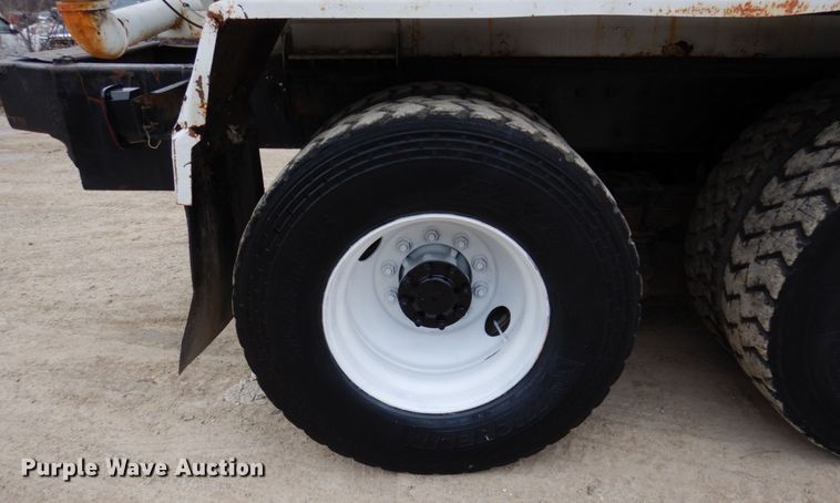 image for item IM9775 2006 International 7600  water truck