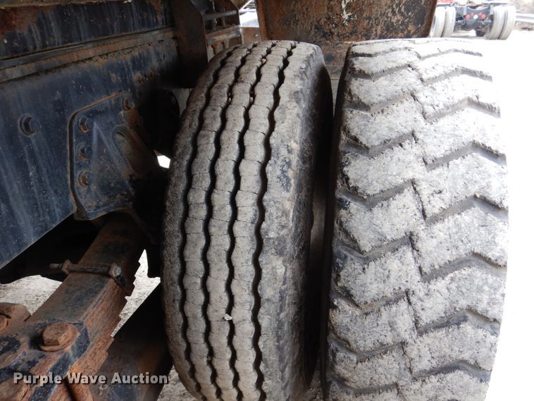 image for item IM9775 2006 International 7600  water truck