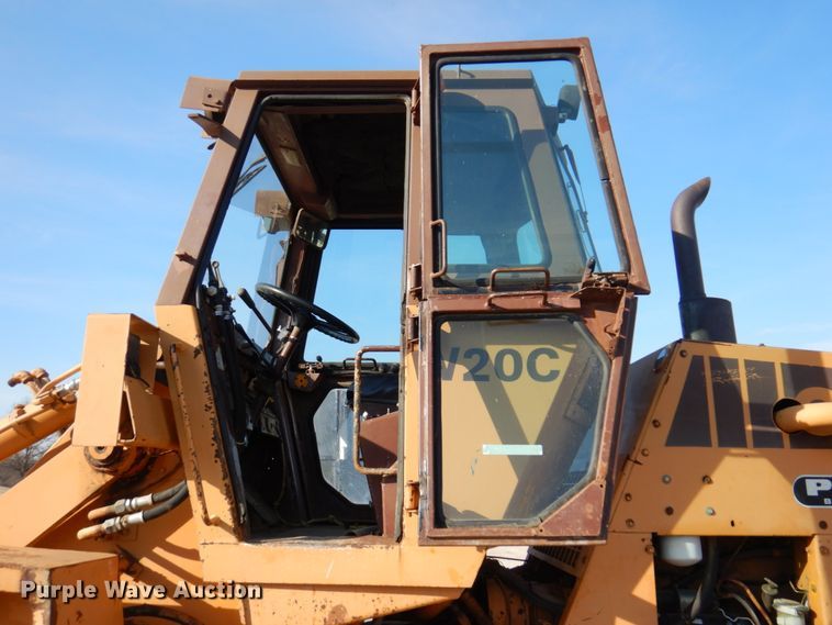 image for item IM9832 1987 Case W20C  wheel loader