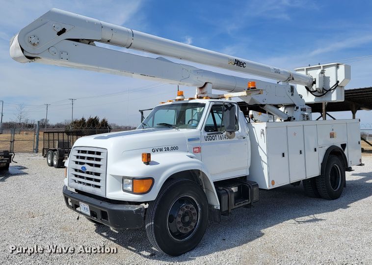 image for item JE9906 1997 Ford F800  bucket truck