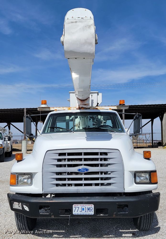 image for item JE9906 1997 Ford F800  bucket truck
