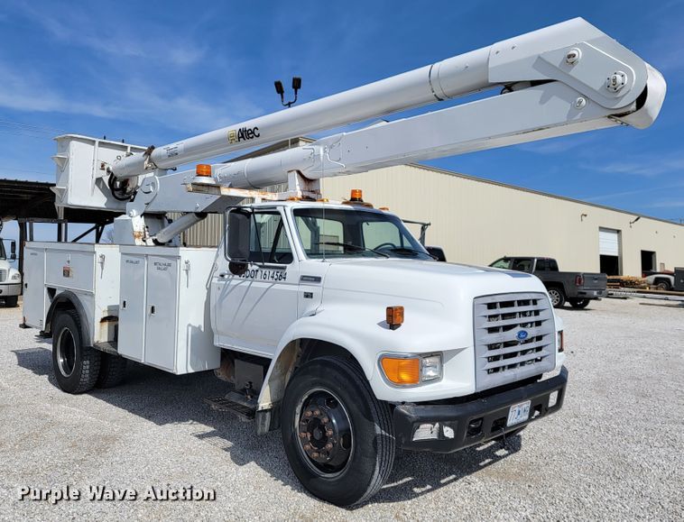image for item JE9906 1997 Ford F800  bucket truck
