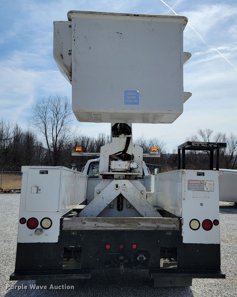 image for item JE9906 1997 Ford F800  bucket truck