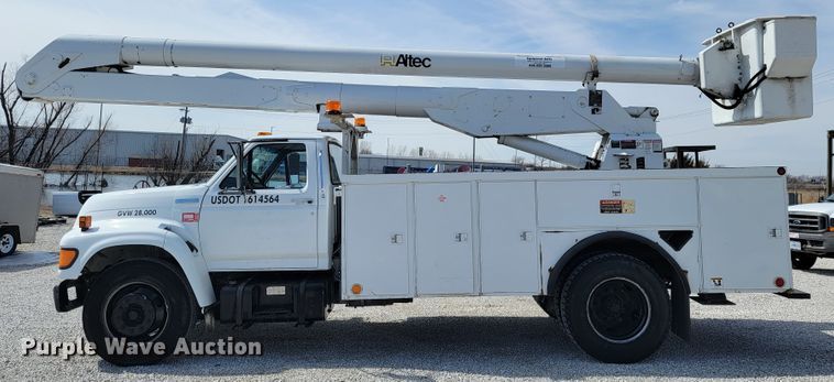 image for item JE9906 1997 Ford F800  bucket truck