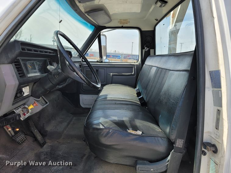 image for item JE9906 1997 Ford F800  bucket truck