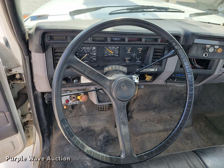 image for item JE9906 1997 Ford F800  bucket truck