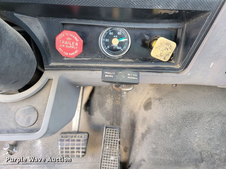 image for item JE9906 1997 Ford F800  bucket truck