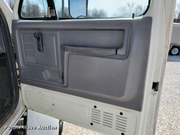 image for item JE9906 1997 Ford F800  bucket truck