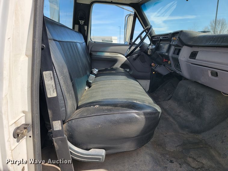 image for item JE9906 1997 Ford F800  bucket truck