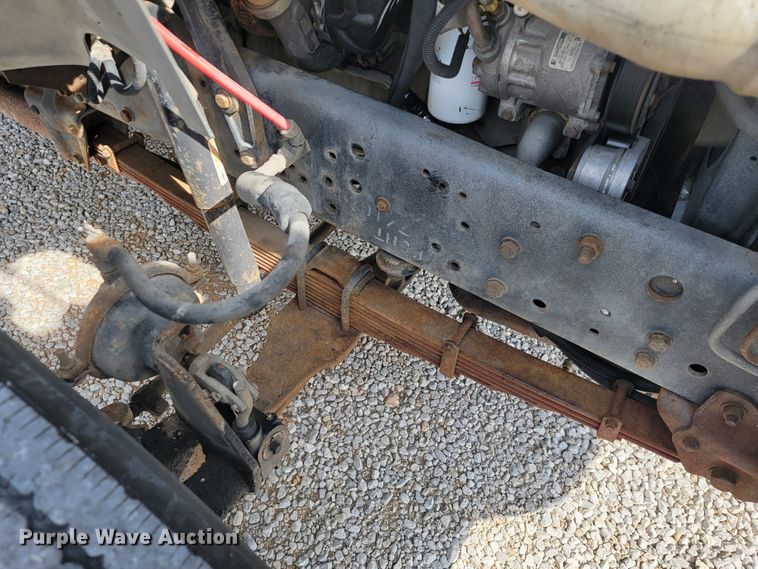 image for item JE9906 1997 Ford F800  bucket truck