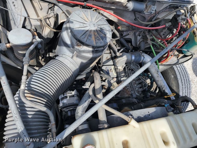 image for item JE9906 1997 Ford F800  bucket truck