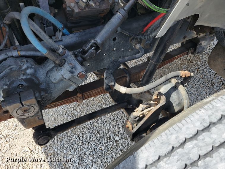 image for item JE9906 1997 Ford F800  bucket truck