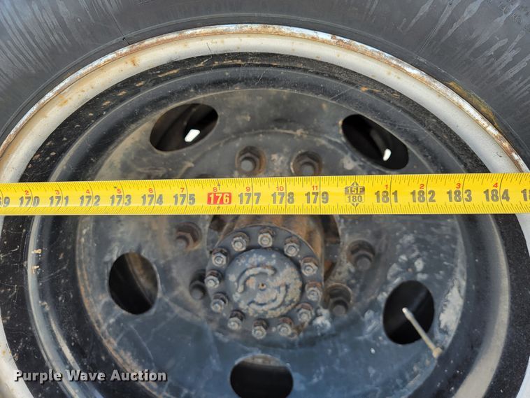 image for item JE9906 1997 Ford F800  bucket truck