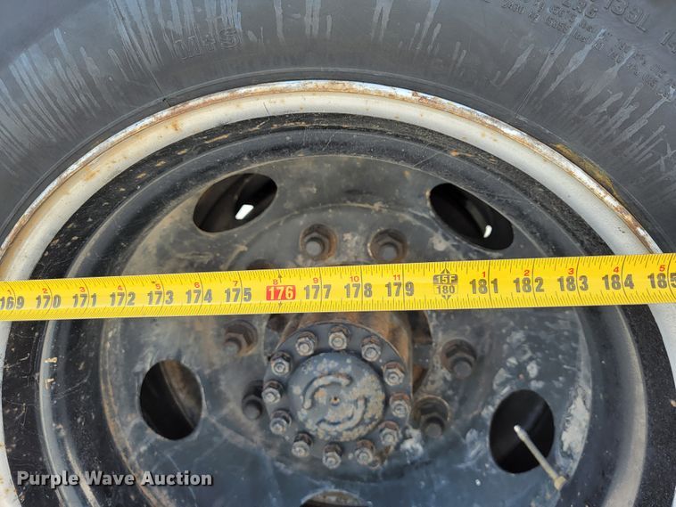 image for item JE9906 1997 Ford F800  bucket truck