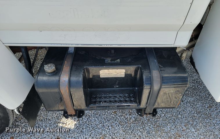 image for item JE9906 1997 Ford F800  bucket truck