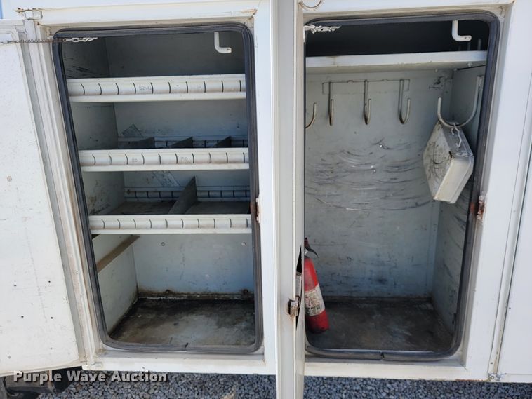 image for item JE9906 1997 Ford F800  bucket truck