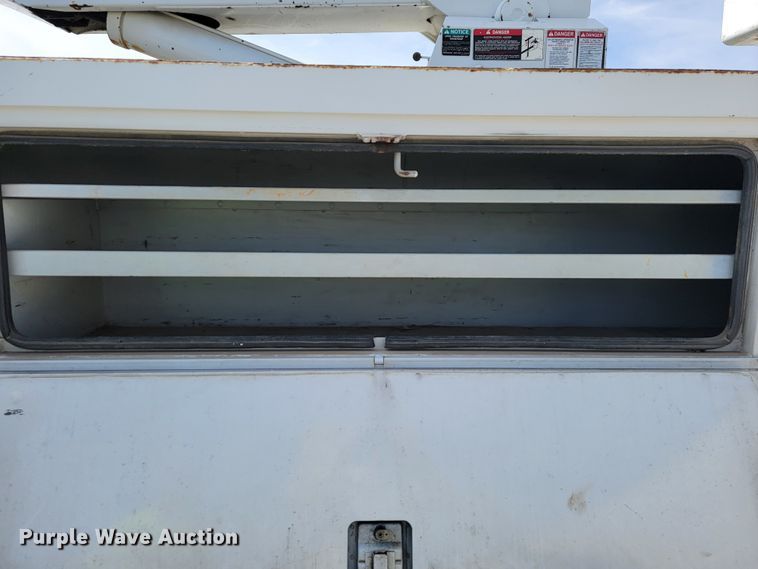 image for item JE9906 1997 Ford F800  bucket truck